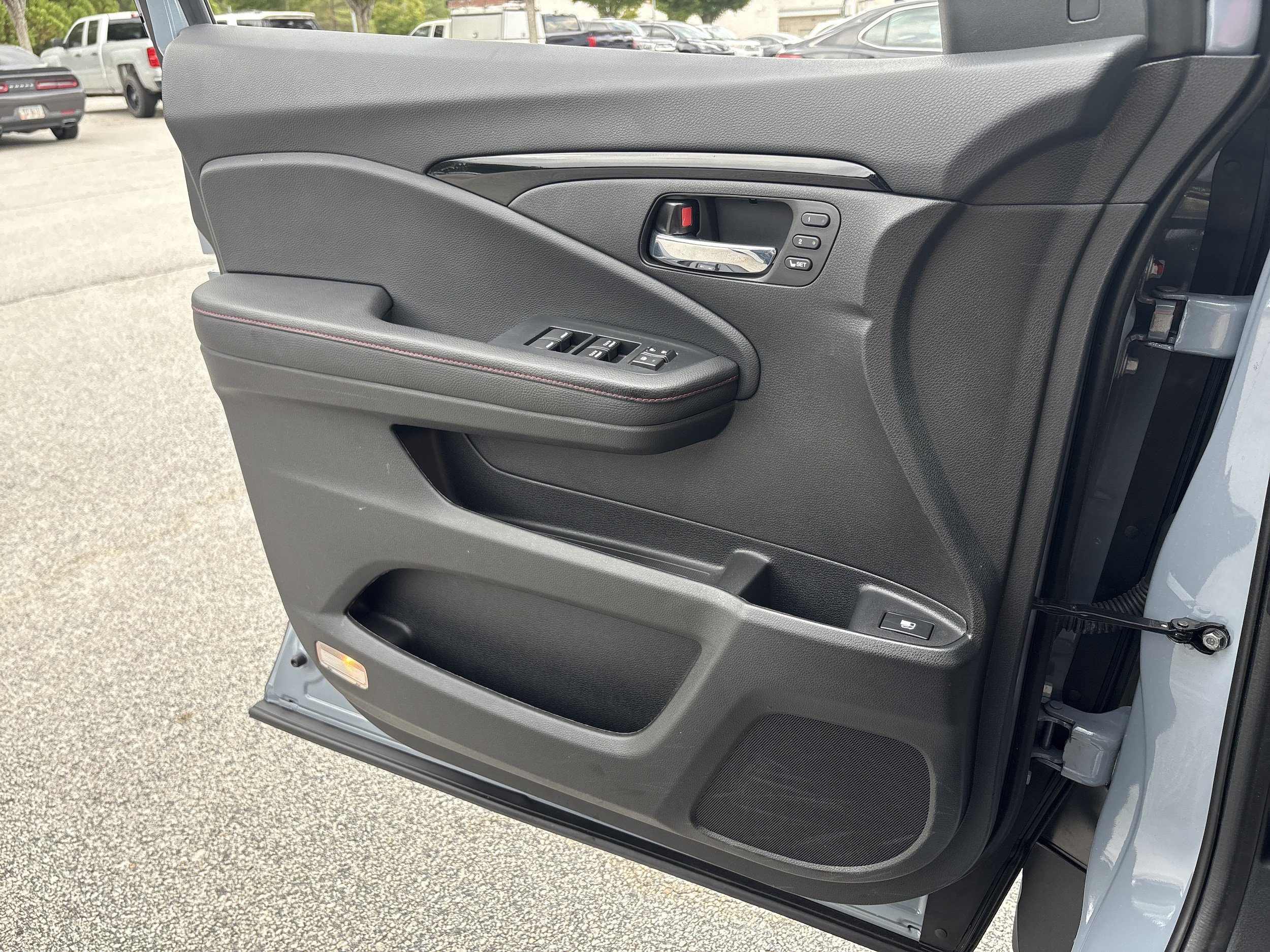 Used 2025 Honda Ridgeline Black Edition image 13