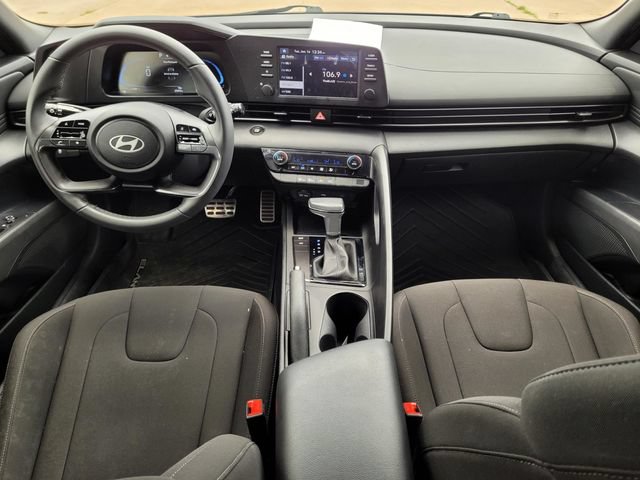 Used 2025 Hyundai Elantra Sport FWD image 13