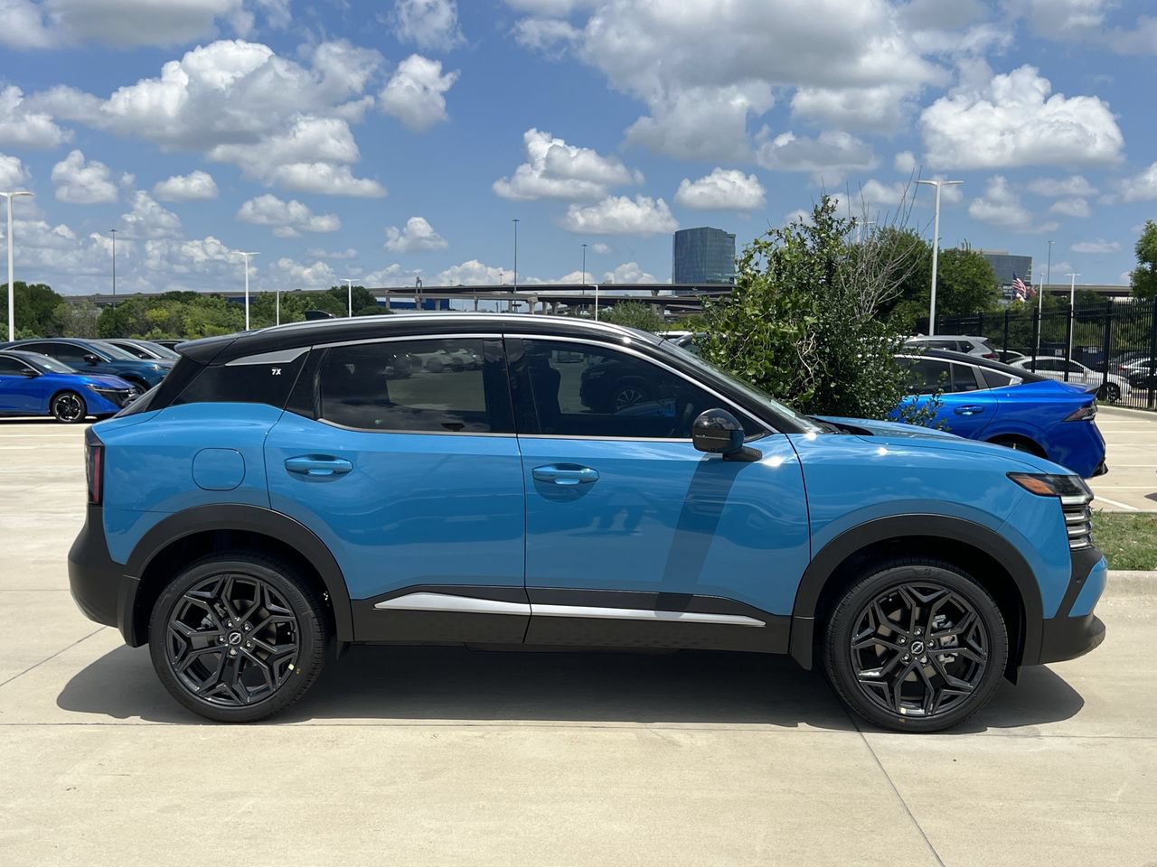 New 2026 Nissan Kicks SR w/ SR Premium Package FWD image 3