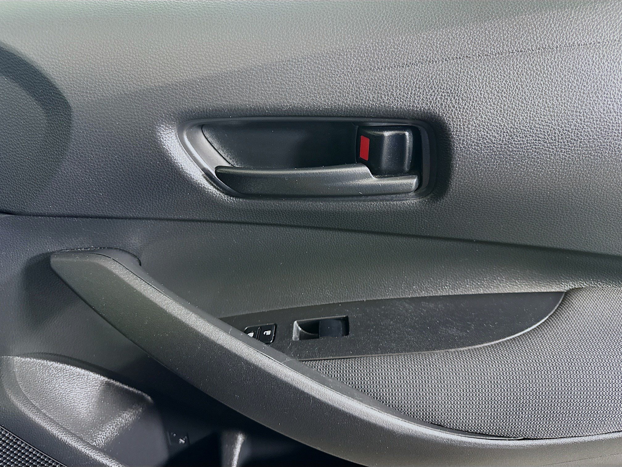 Used 2022 Toyota Corolla LE FWD image 30