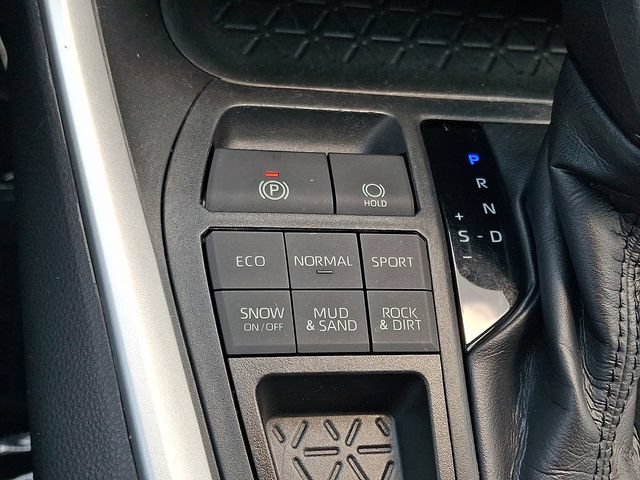 Used 2019 Toyota RAV4 LE w/ Carpet Mat Package AWD/4WD image 22