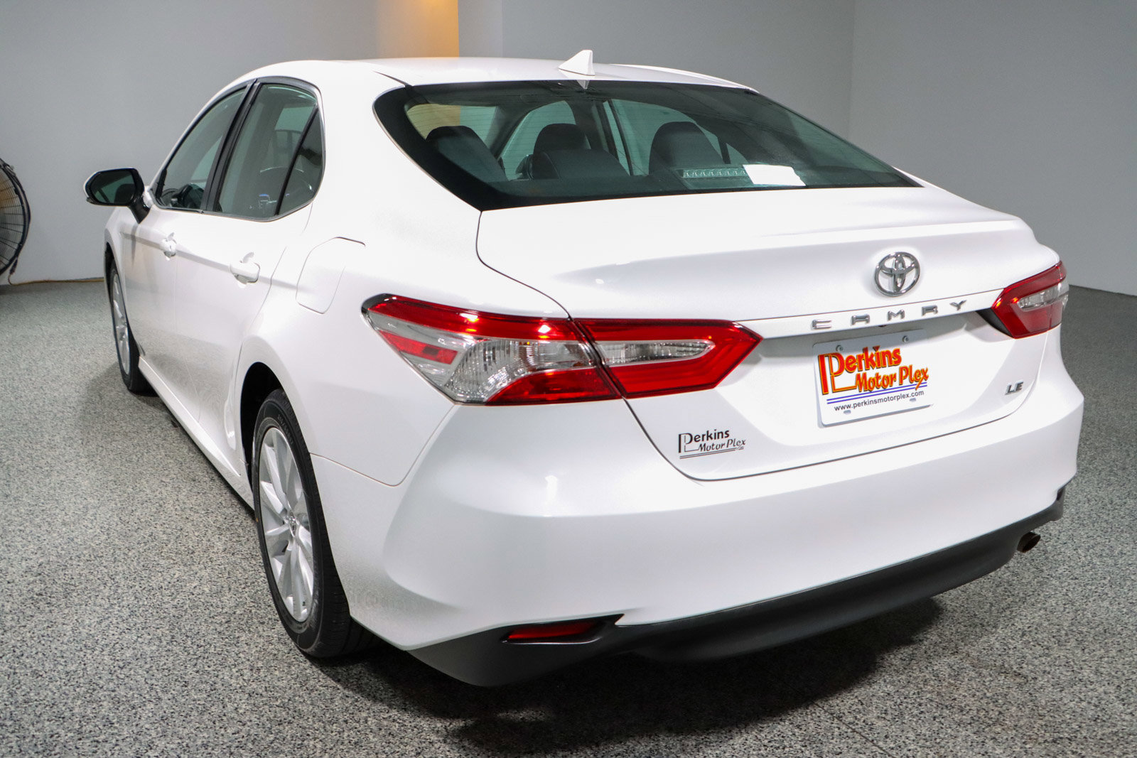 Used 2020 Toyota Camry LE image 9