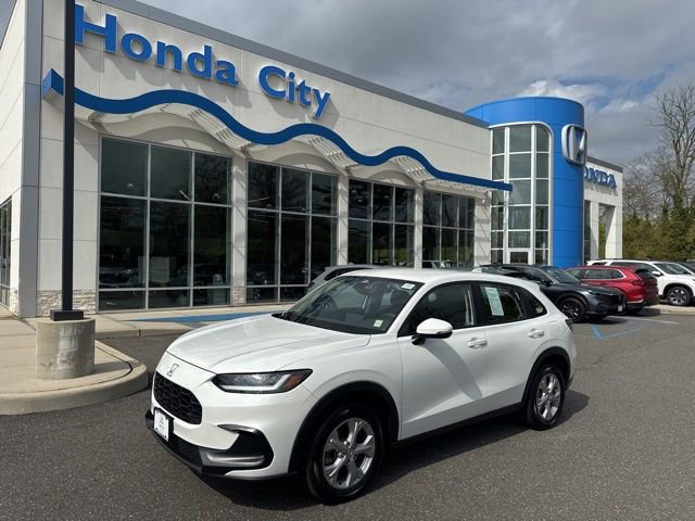 Used 2023 Honda HR-V LX image 2