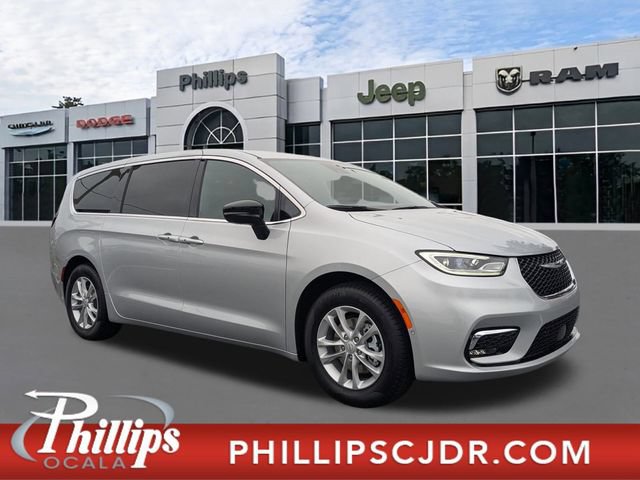 New 2026 Chrysler Pacifica Select
