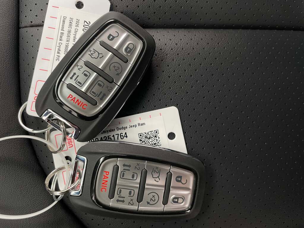 New 2026 Chrysler Pacifica Select image 32