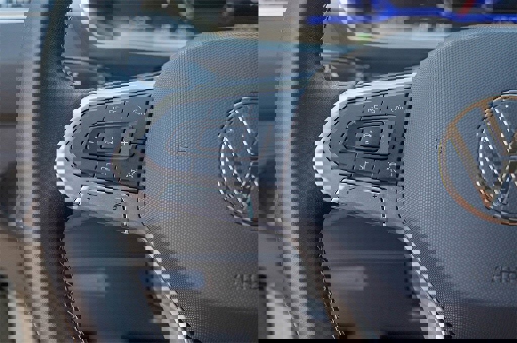 New 2024 Volkswagen Tiguan SE image 14