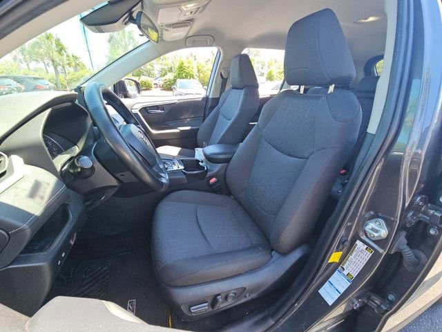 Used 2022 Toyota RAV4 XLE w/ Carpet Mat Package (TMS) AWD/4WD image 5
