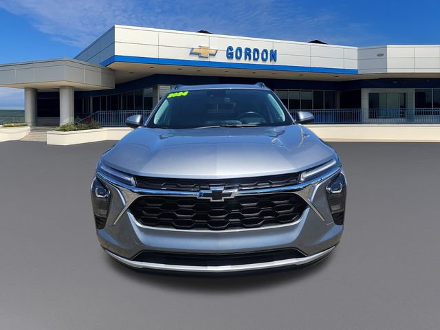 Used 2024 Chevrolet Trax LT w/ Driver Confidence Package FWD image 9