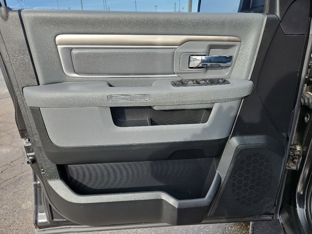 Used 2015 RAM 1500 Classic SLT image 12