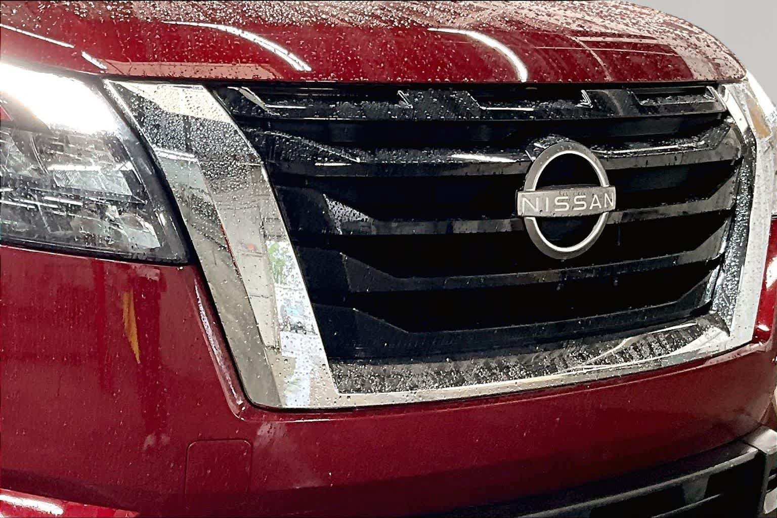 Used 2025 Nissan Pathfinder Platinum FWD image 30