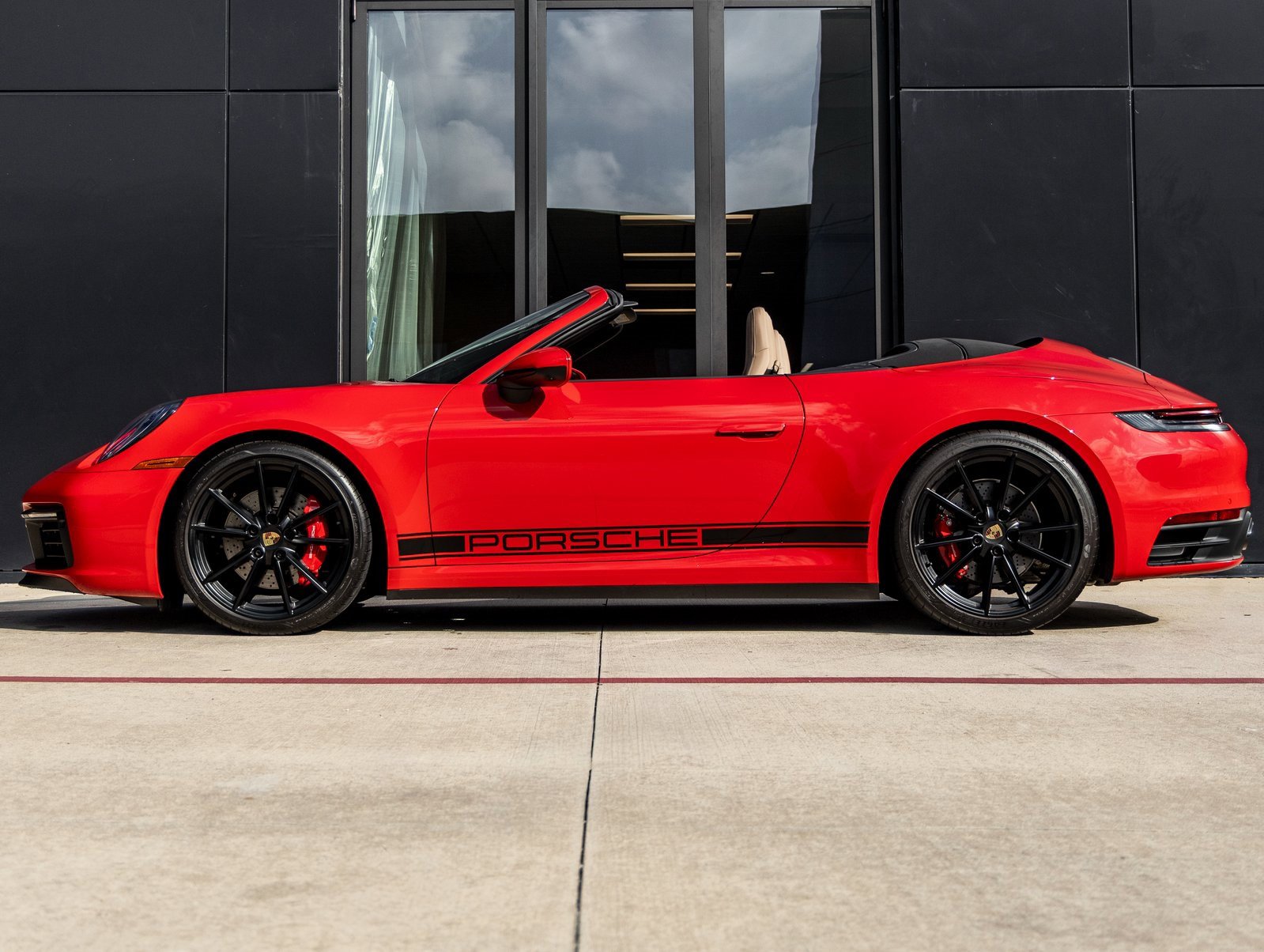 Used 2024 Porsche 911 Carrera S image 2