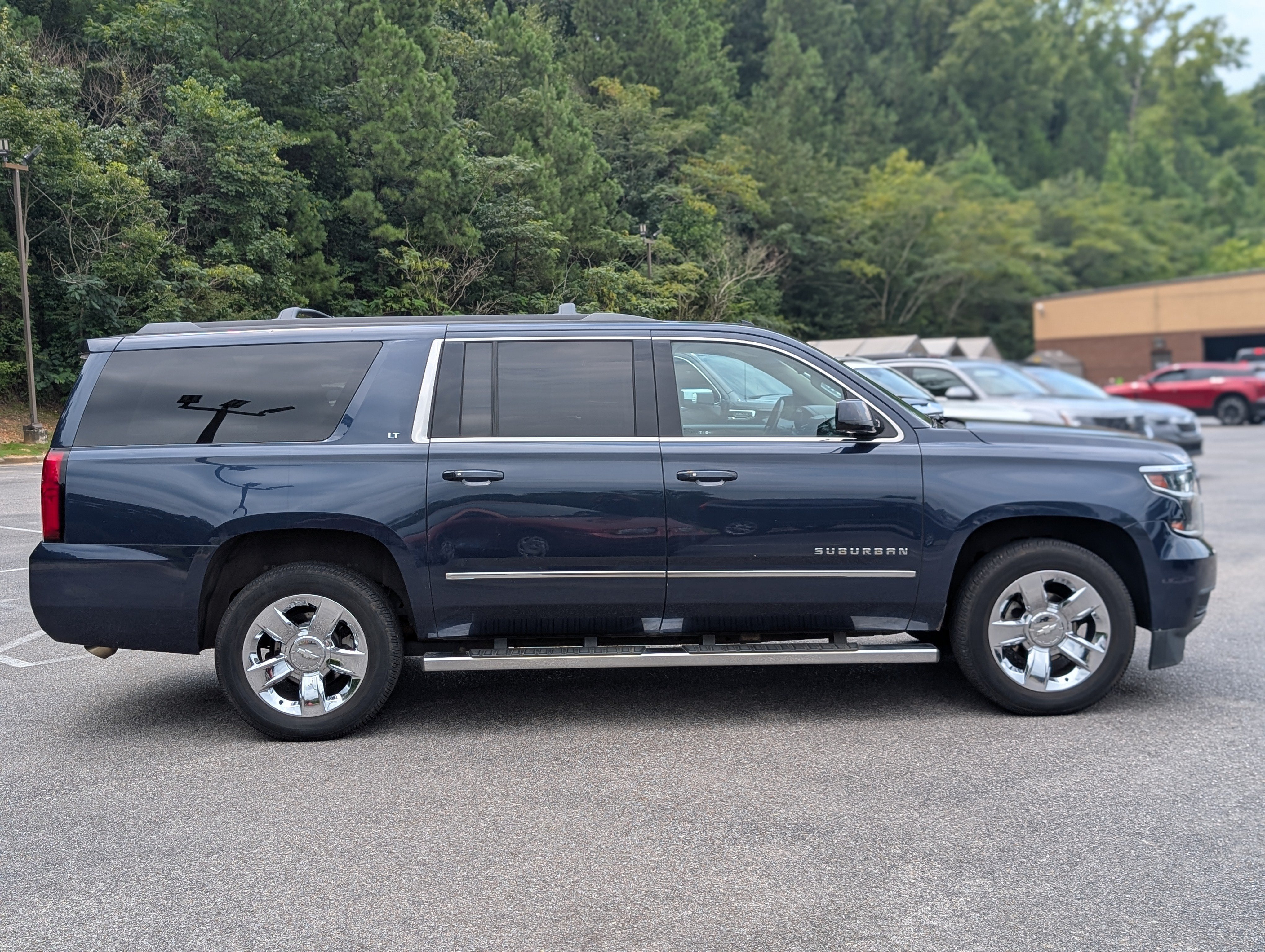 Used 2018 Chevrolet Suburban LT w/ LT Signature Package RWD image 10