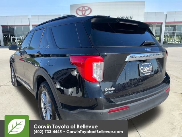 Used 2023 Ford Explorer XLT AWD/4WD image 3