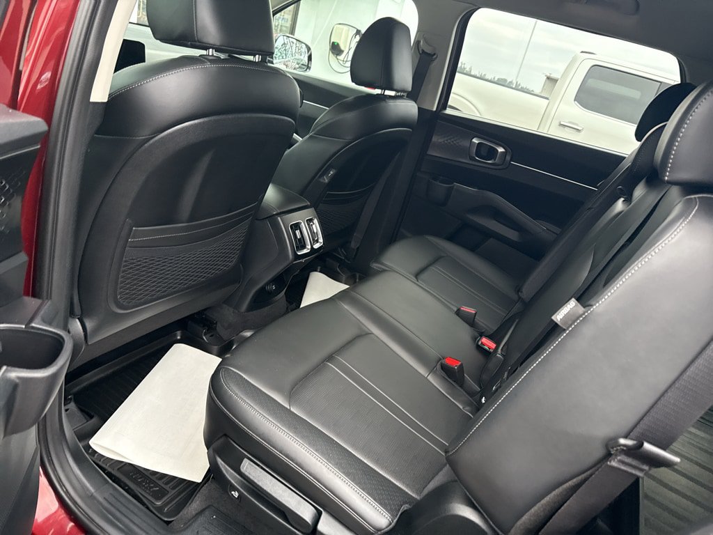 Used 2025 Kia Sorento S FWD image 12