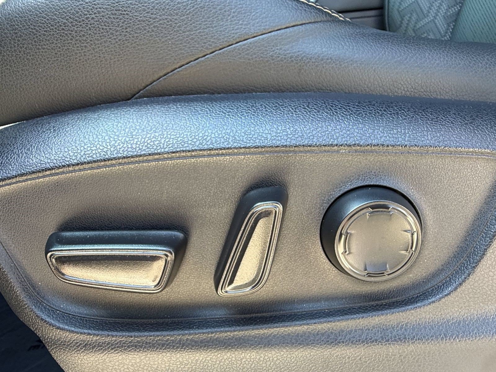 Used 2024 Toyota Tacoma Limited AWD/4WD image 14