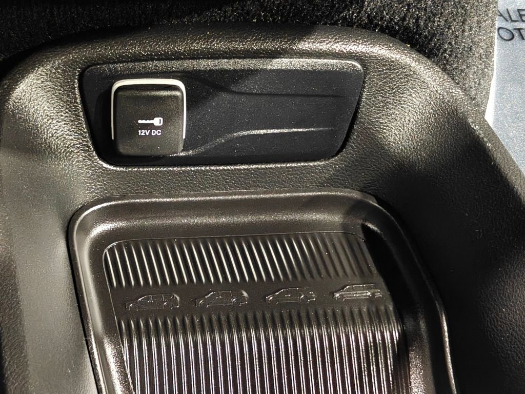 Used 2024 Chrysler Pacifica Touring image 48