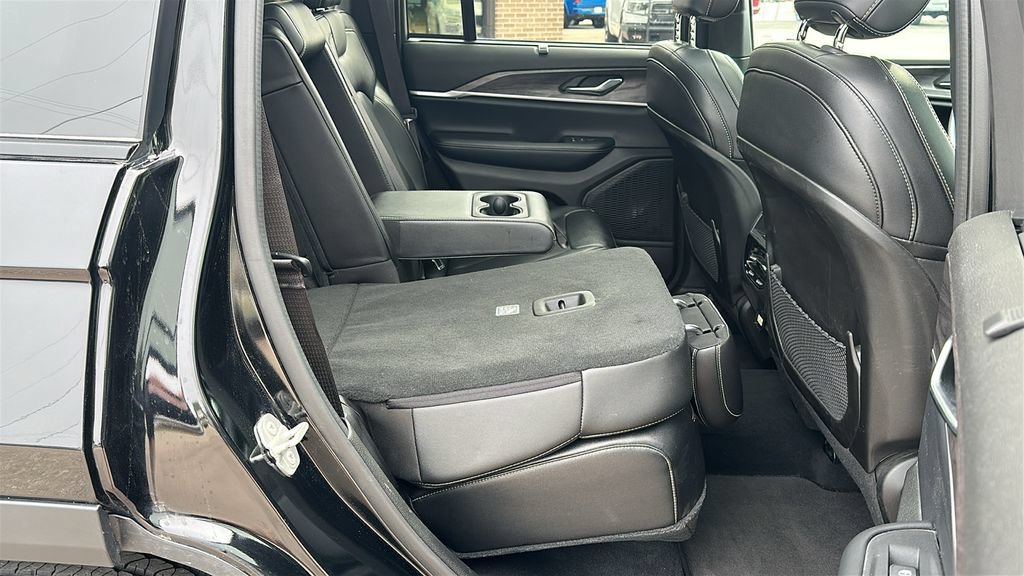 Used 2024 Jeep Grand Cherokee Limited w/ Luxury Tech Group II AWD/4WD image 31