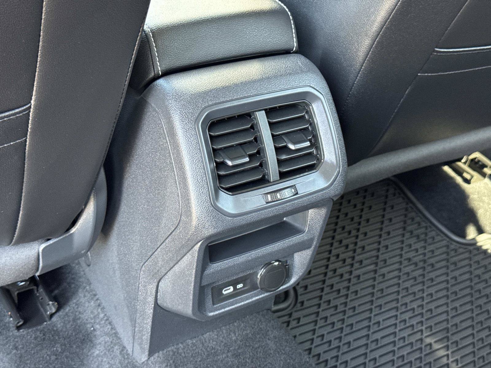Certified 2023 Volkswagen Tiguan SE FWD image 27