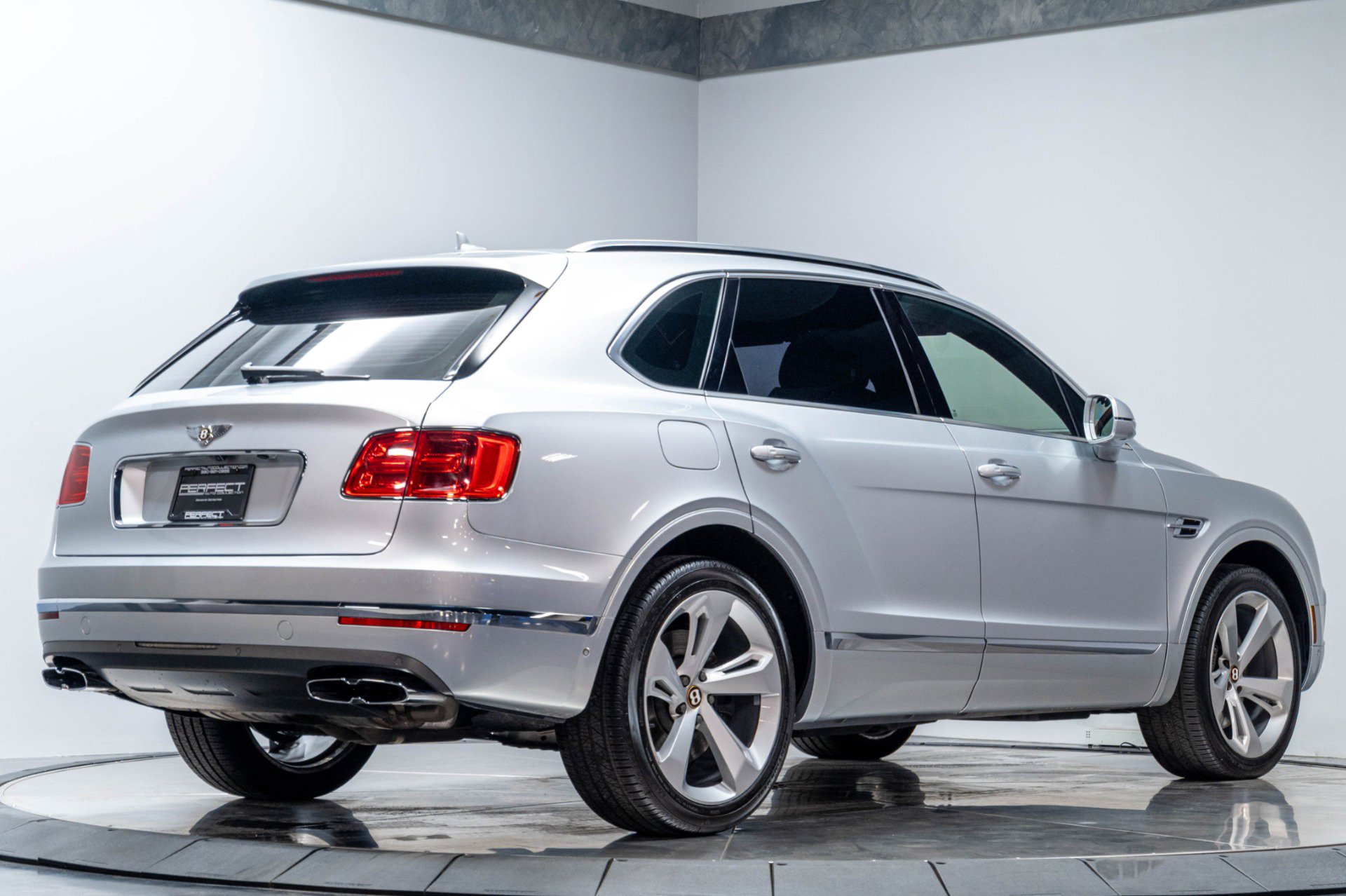 Used 2020 Bentley Bentayga AWD/4WD image 16