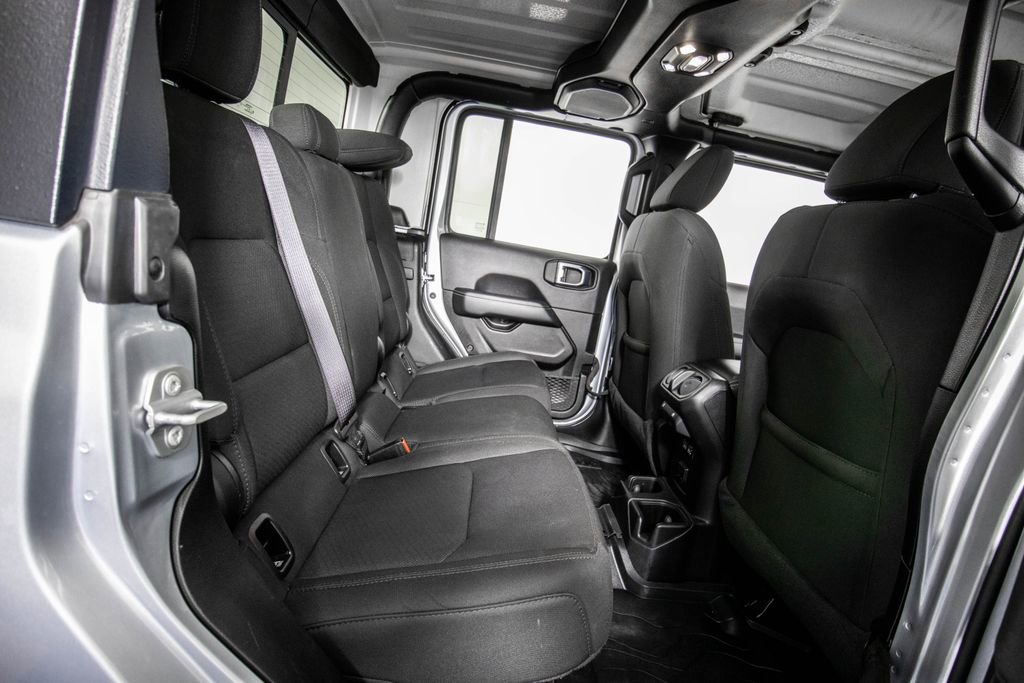 Used 2023 Jeep Gladiator Overland image 12