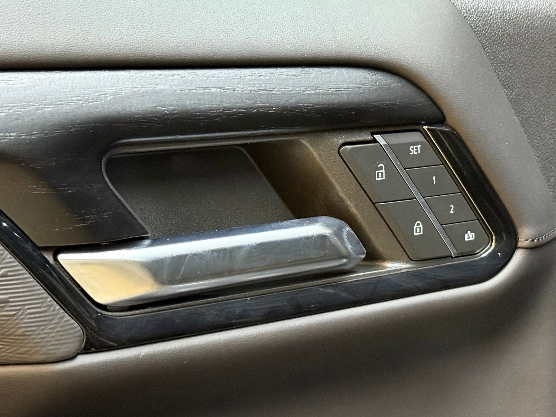 Used 2024 GMC Sierra 2500 AT4X w/ AT4X AEV Edition image 23