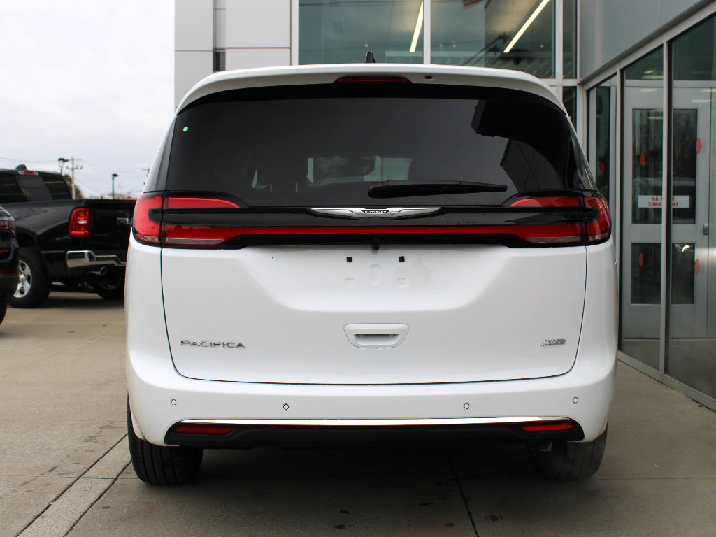 New 2026 Chrysler Pacifica Select AWD/4WD image 7