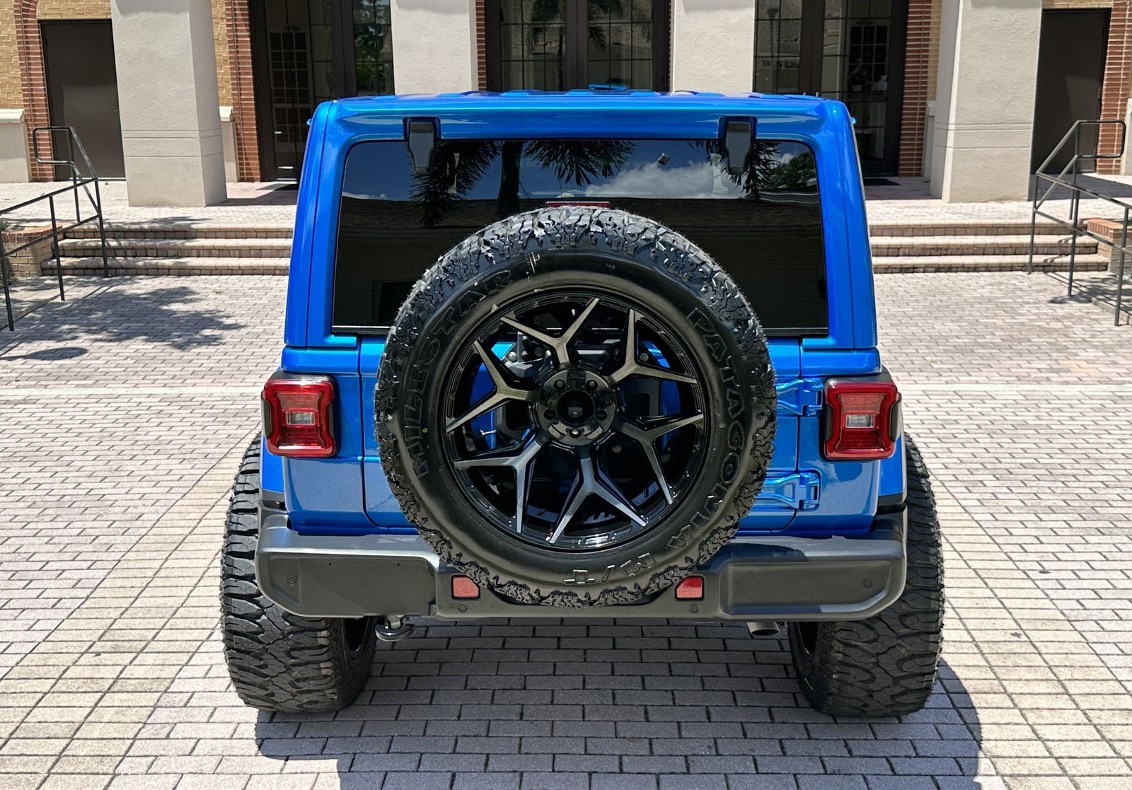 Used 2022 Jeep Wrangler Unlimited Sahara w/ LED Lighting Group AWD/4WD image 13