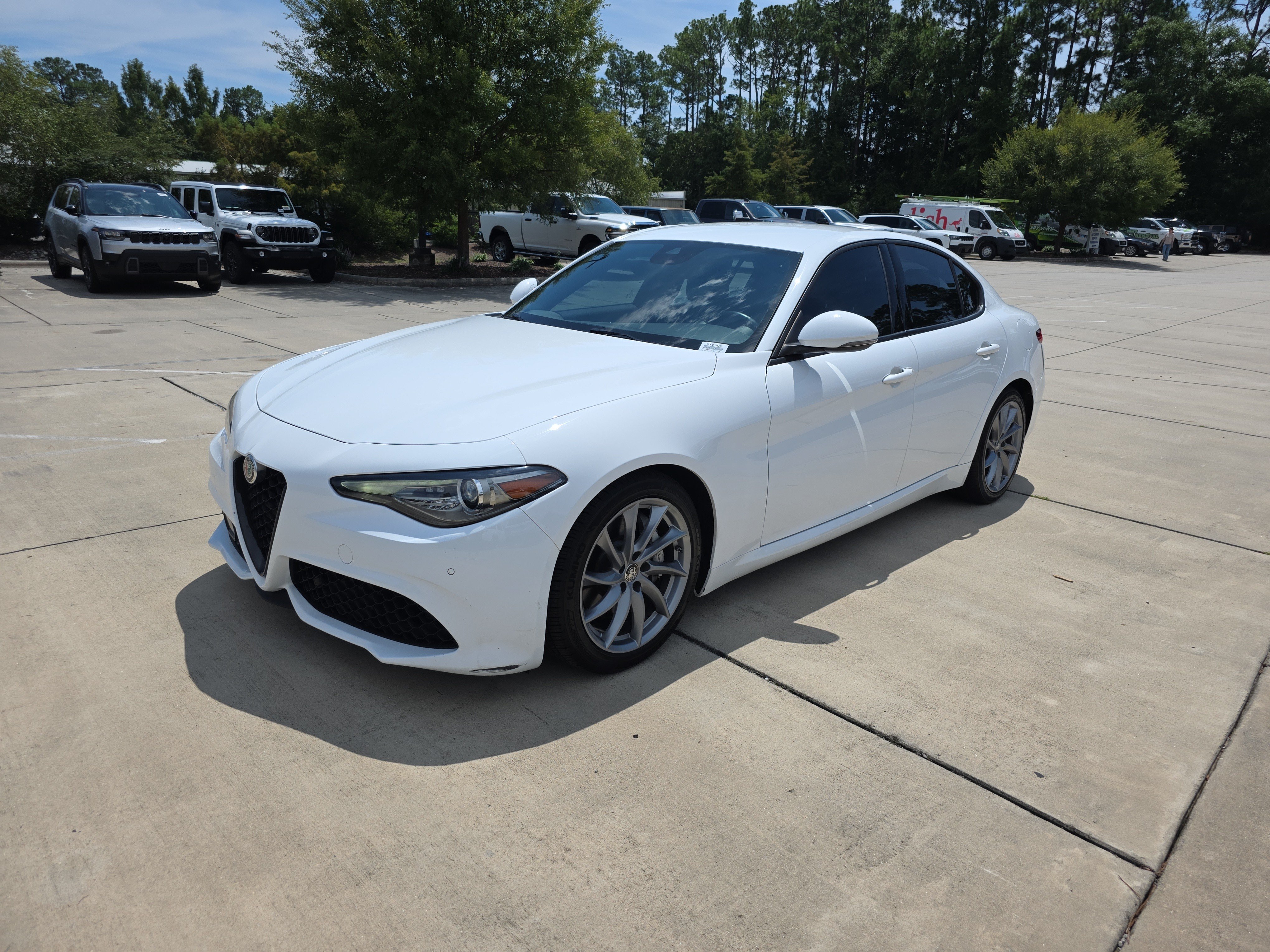 Used 2023 Alfa Romeo Giulia Sprint RWD image 4