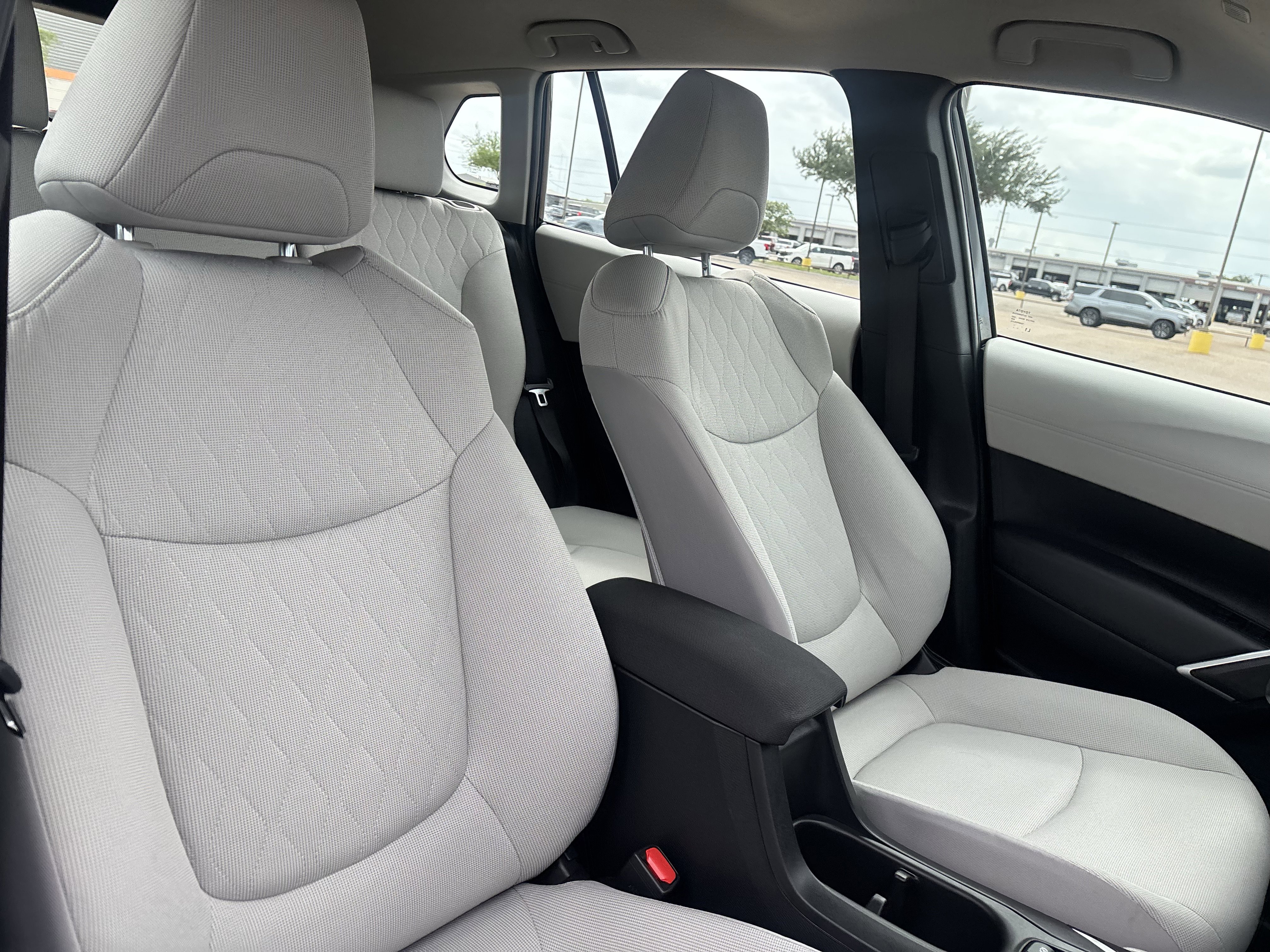 Used 2025 Toyota Corolla Cross L FWD image 27