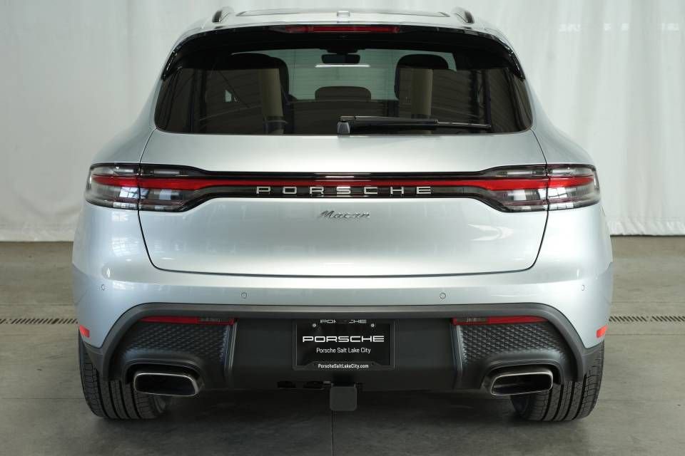 Certified 2025 Porsche Macan AWD/4WD image 12