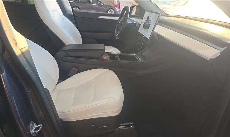 Used 2023 Tesla Model Y Long Range AWD/4WD image 2