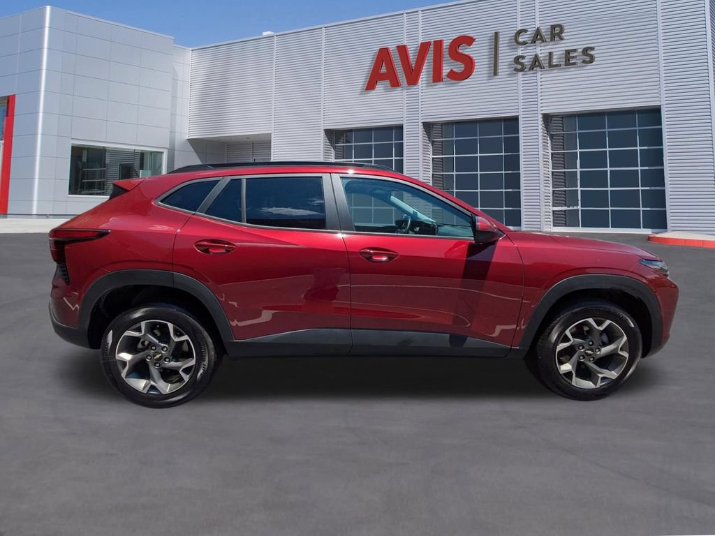 Used 2025 Chevrolet Trax LT w/ LT Convenience Package FWD image 5