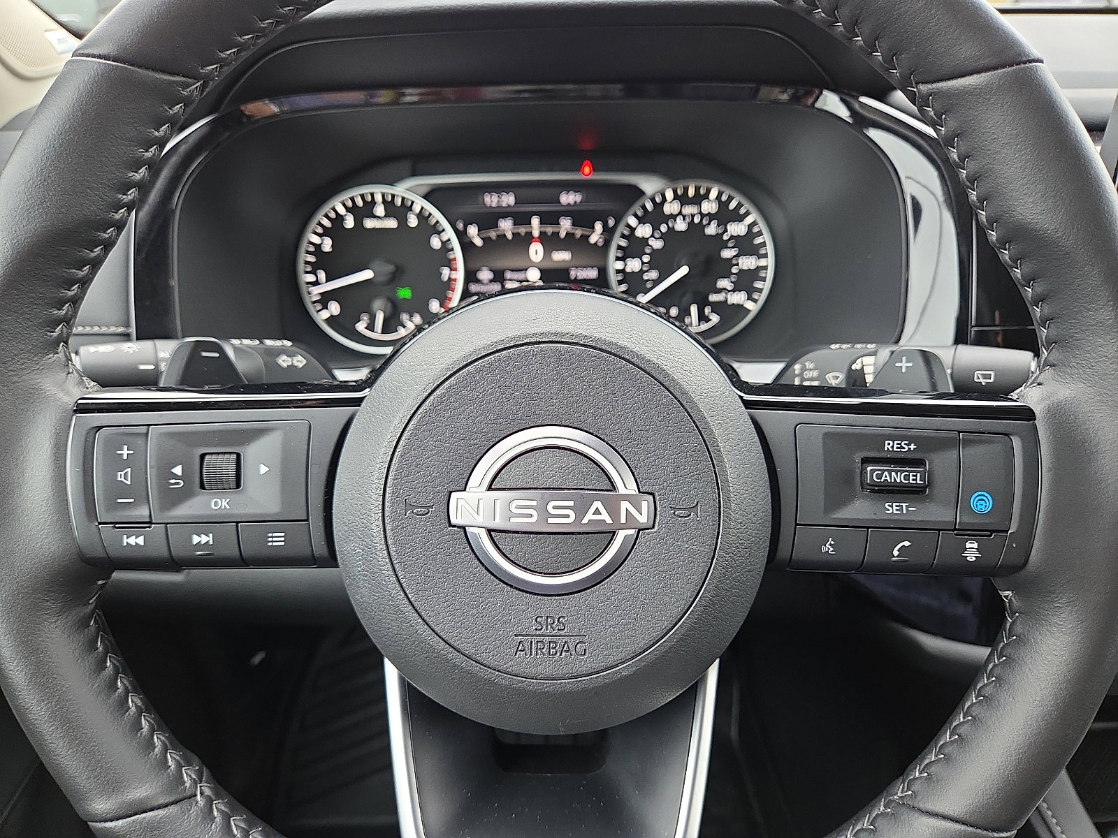 Used 2025 Nissan Pathfinder SL w/ SL Premium Package FWD image 24