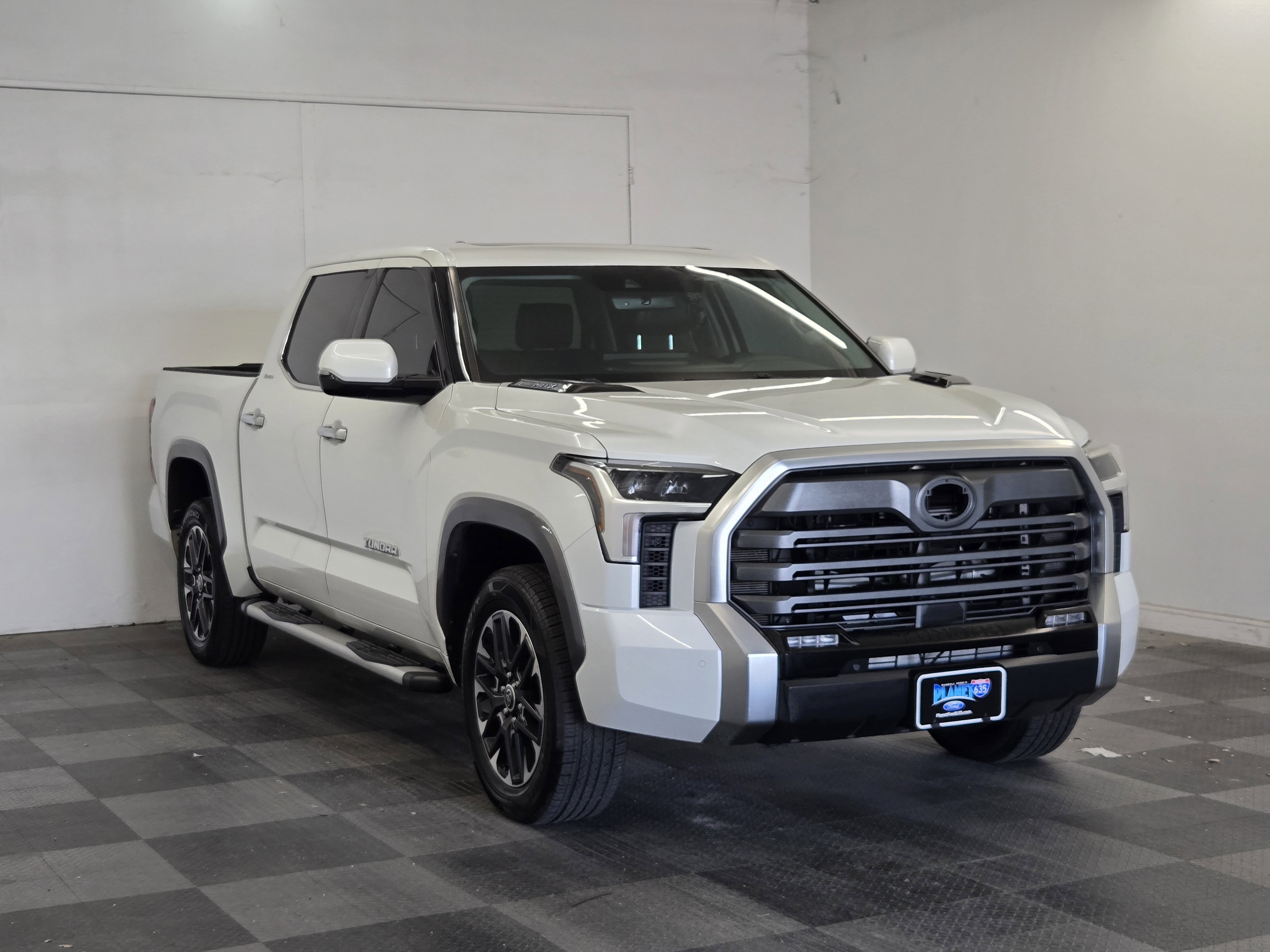 Used 2023 Toyota Tundra Limited w/ Power Package AWD/4WD image 2