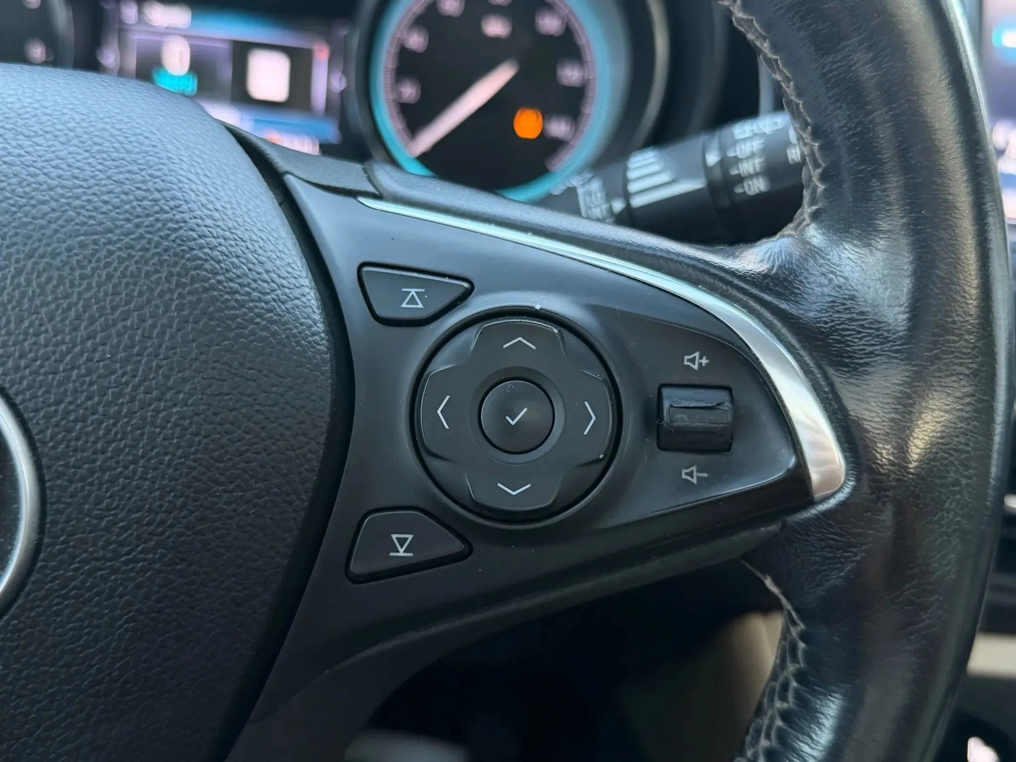 Used 2017 Buick Envision Essence image 26