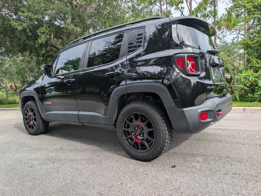 Used 2019 Jeep Renegade Trailhawk AWD/4WD image 6