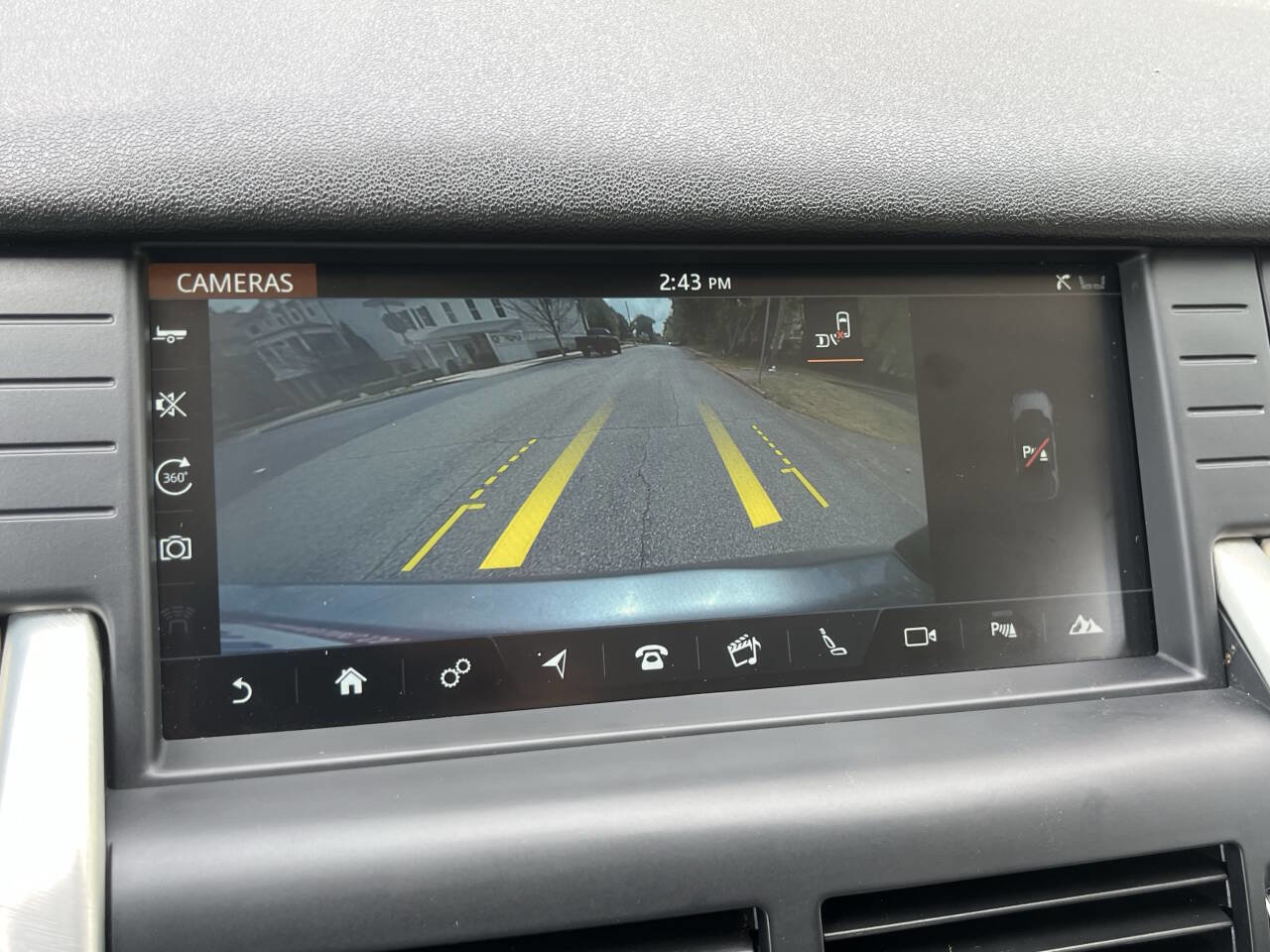 Used 2017 Land Rover Discovery Sport HSE Luxury image 18