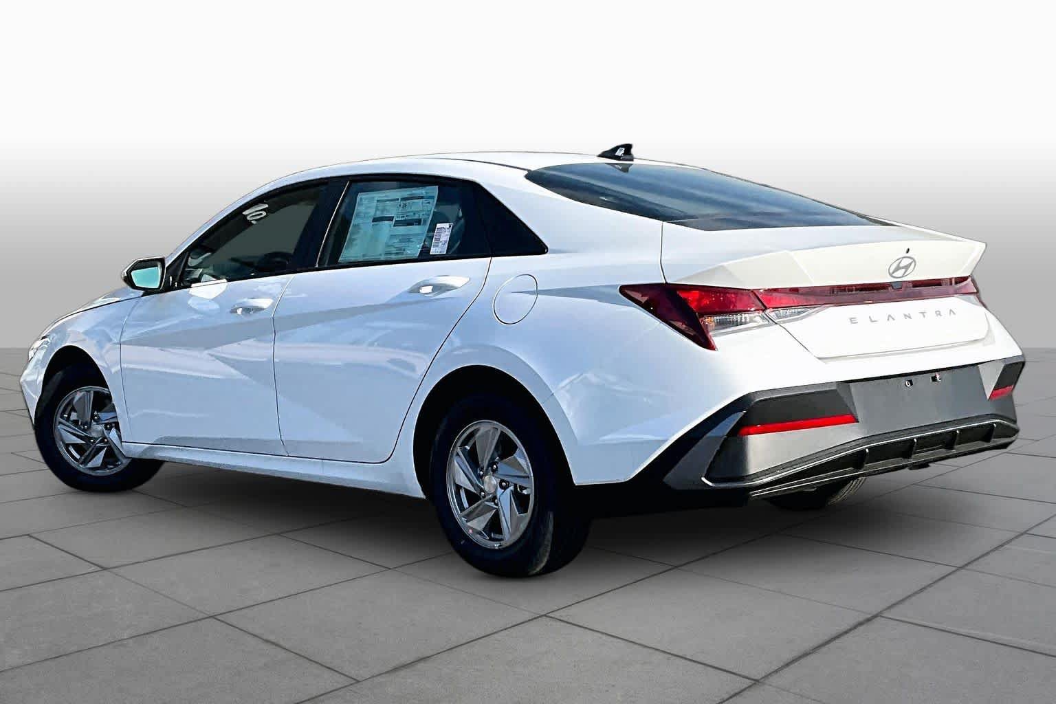 New 2026 Hyundai Elantra SE FWD image 7