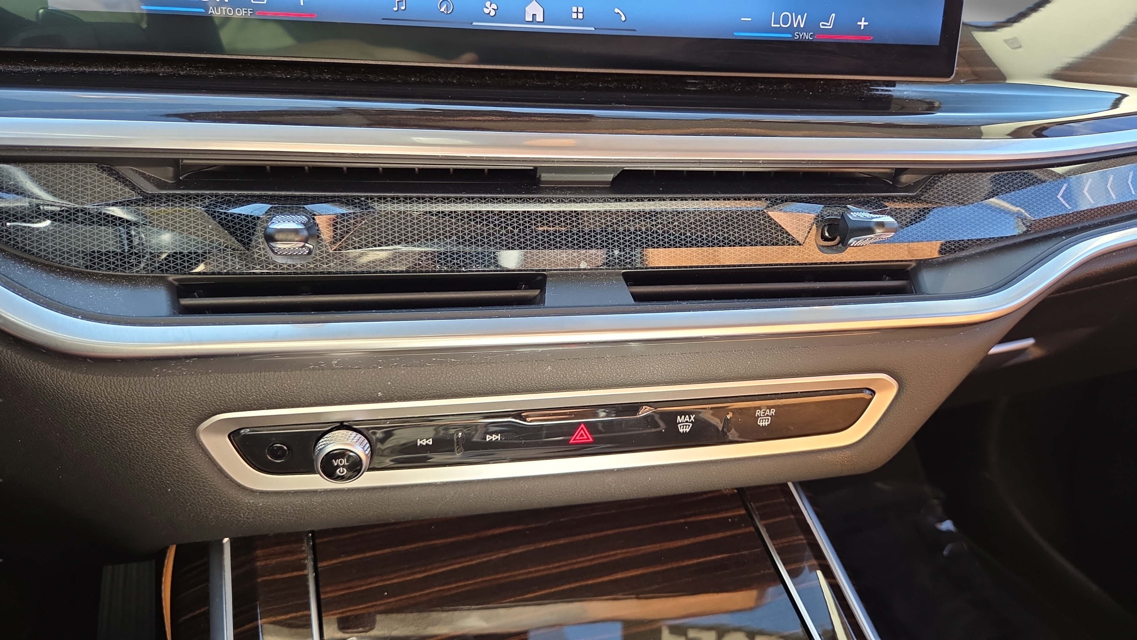Certified 2024 BMW X7 xDrive40i AWD/4WD image 32