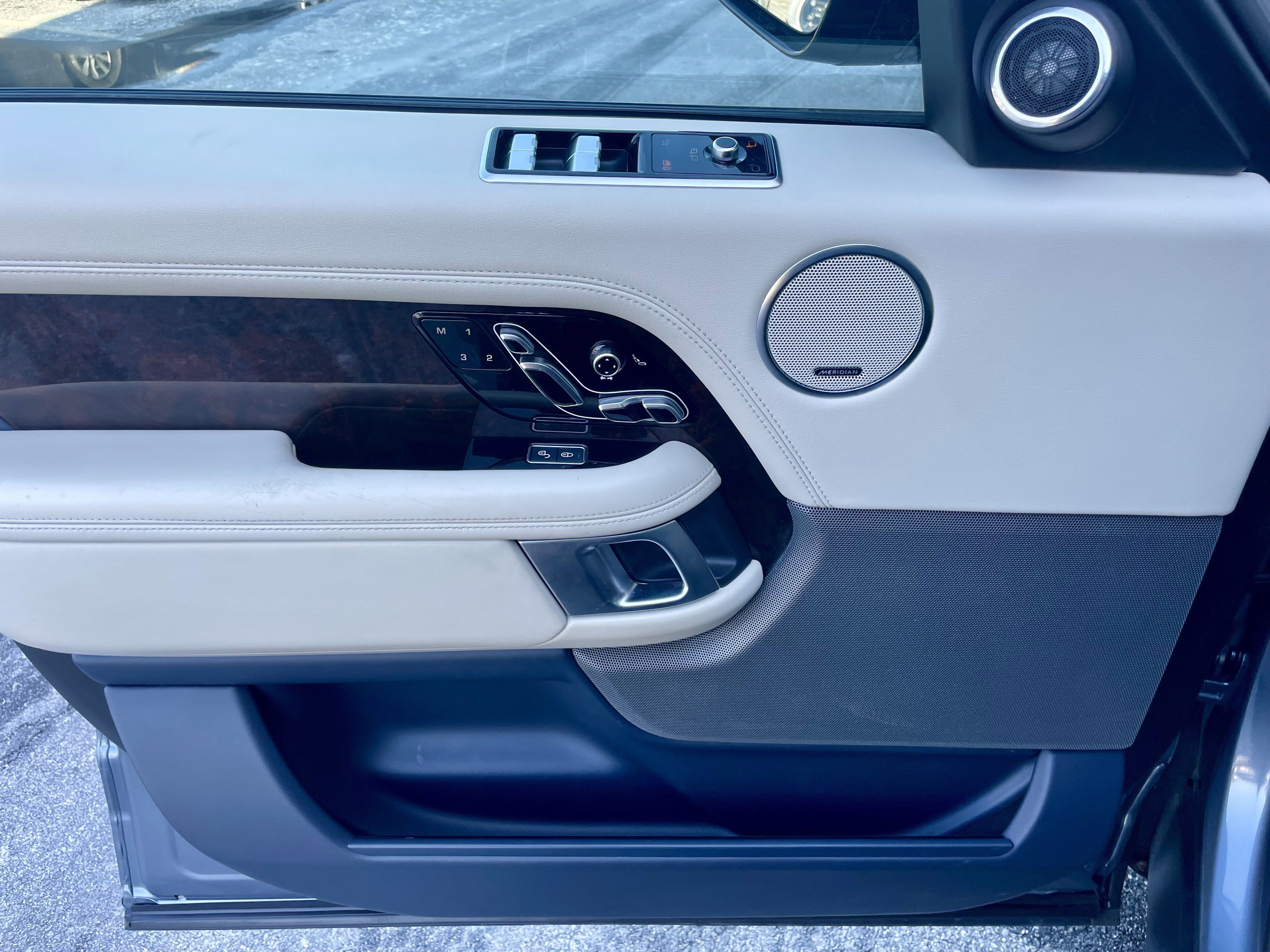 Used 2020 Land Rover Range Rover HSE image 12