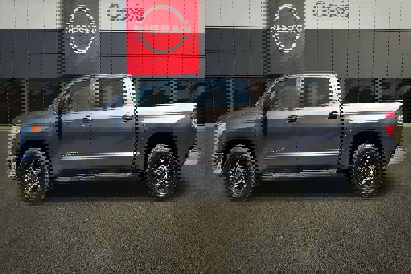 Used 2014 Toyota Tundra SR5 w/ SR5 Upgrade Package image 6