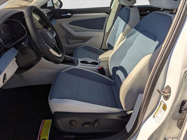 Used 2025 Volkswagen Jetta SE image 4