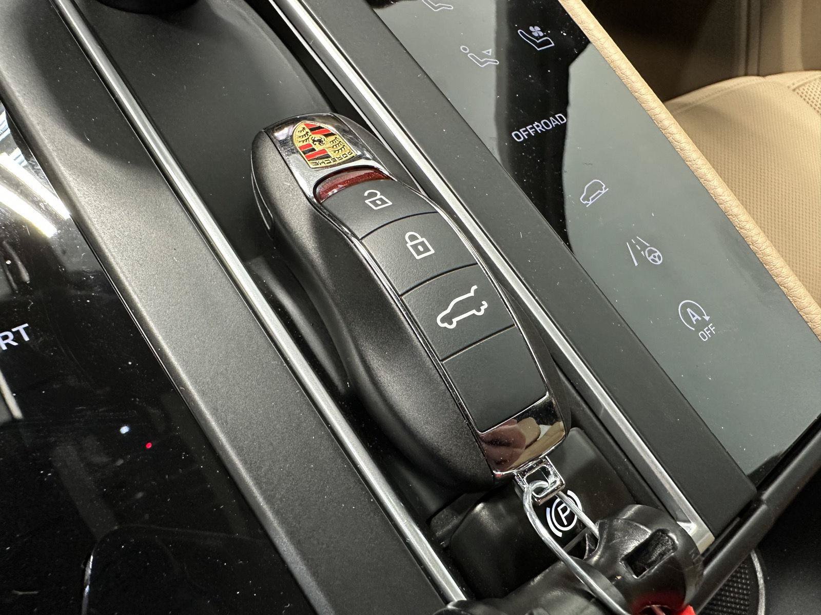 New 2026 Porsche Macan AWD/4WD image 46