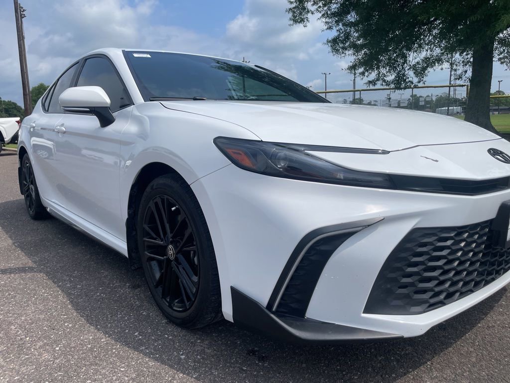 Used 2025 Toyota Camry SE w/ Convenience Package FWD image 14