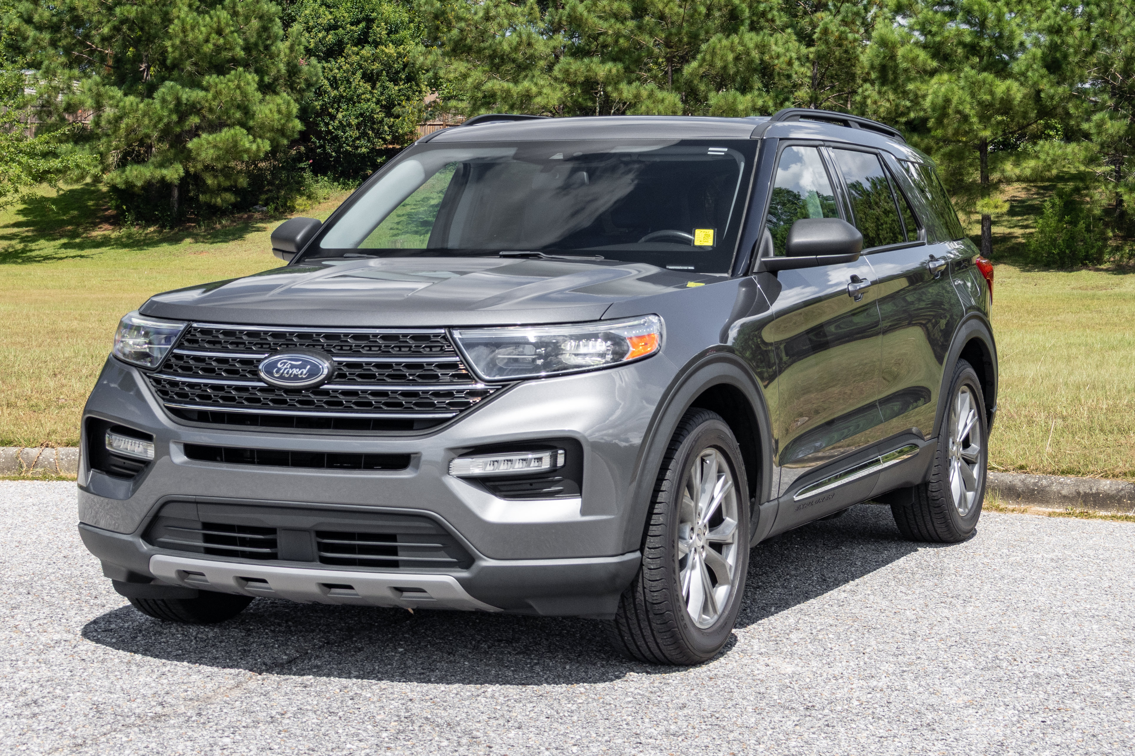 Used 2022 Ford Explorer XLT w/ Equipment Group 202A RWD image 3