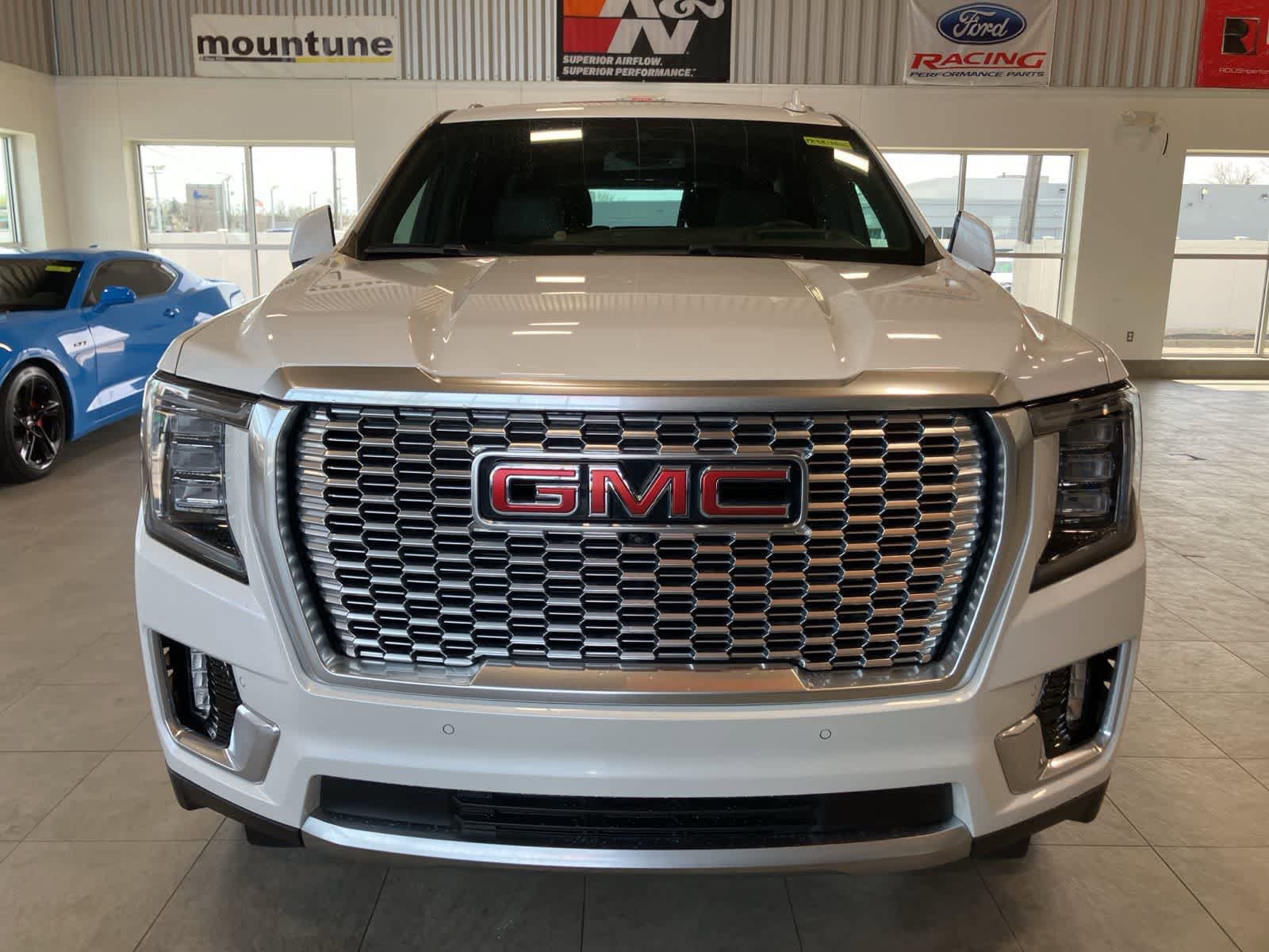 Used 2023 GMC Yukon Denali AWD/4WD image 2