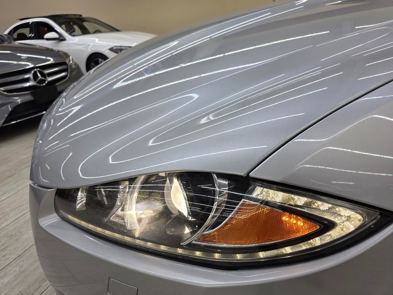 Used 2014 Jaguar XF RWD image 10