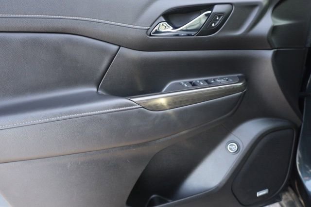 Used 2020 GMC Acadia SLT w/ Driver Alert Package II image 21