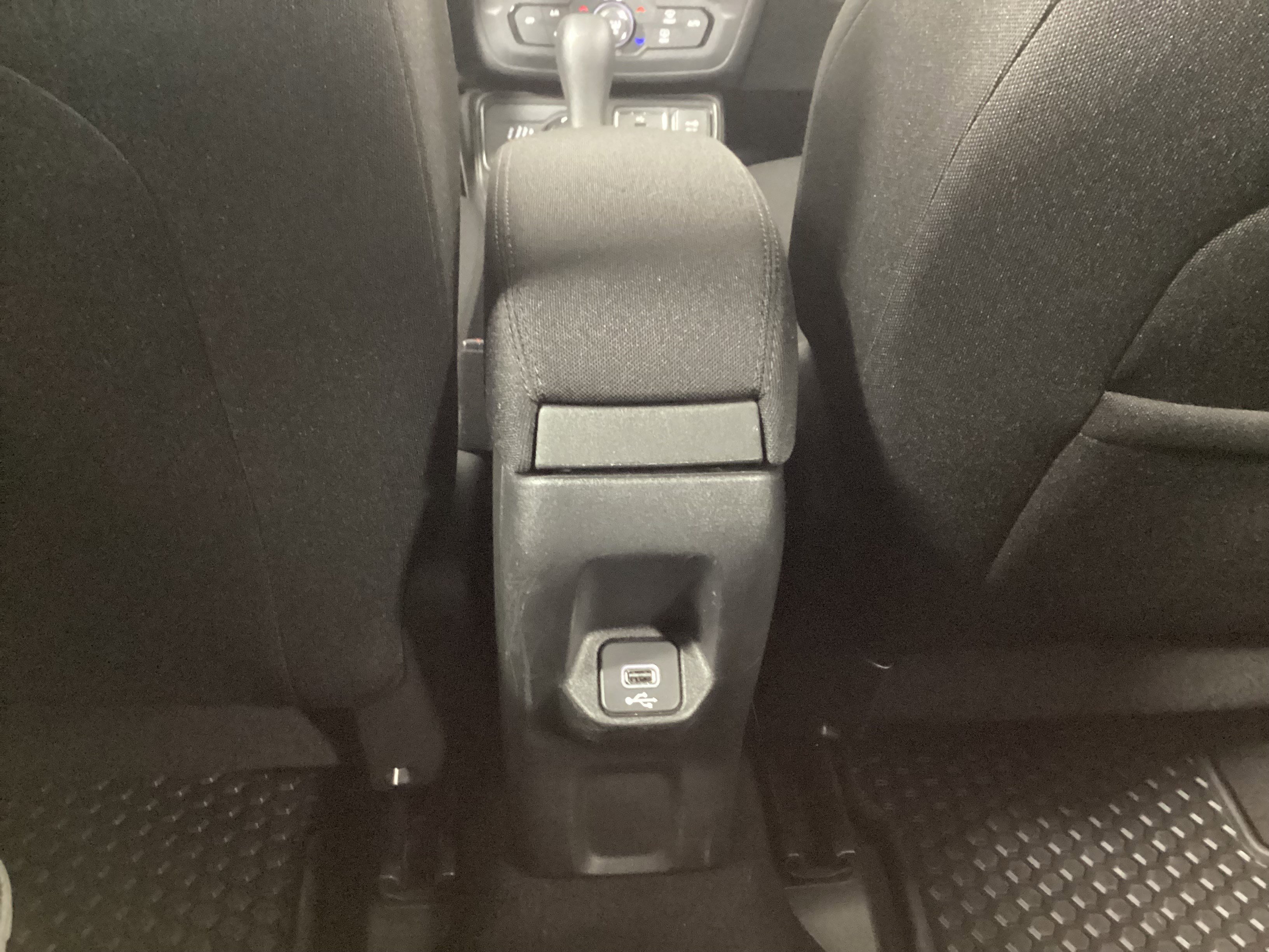 Used 2020 Jeep Renegade Latitude image 16