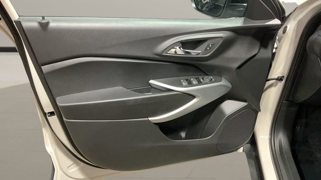 New 2026 Chevrolet Trax RS image 7